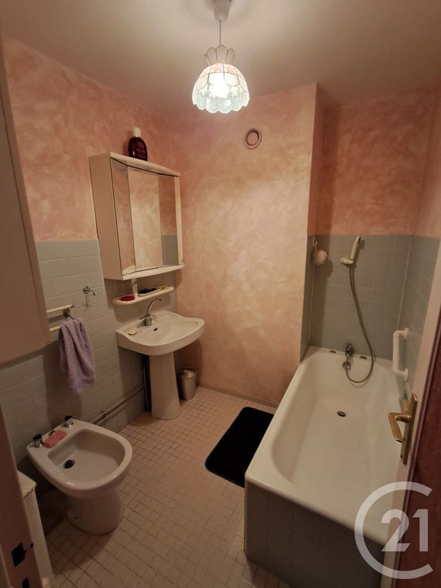 Afficher la photo en grand Appartement T6 à vendre - 5 pièces - 128.28 m2 - VILLEURBANNE - 69 - RHONE-ALPES - Century 21 Dauphiné-Lacassagne