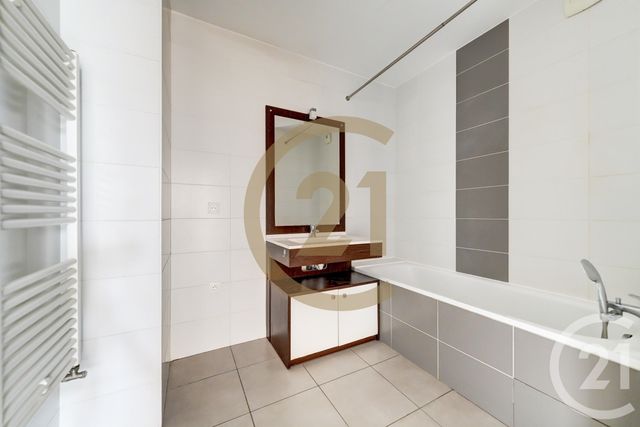 Appartement T3 à vendre - 3 pièces - 60.6 m2 - LYON - 69003 - RHONE-ALPES - Century 21 Dauphiné-Lacassagne