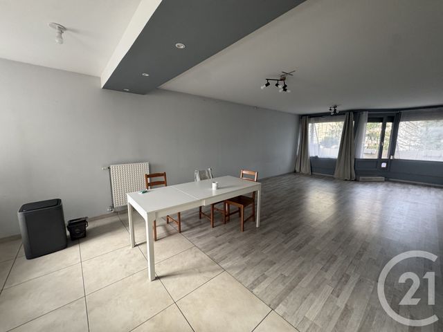 Appartement T3 à louer - 3 pièces - 86.11 m2 - VAULX EN VELIN - 69 - RHONE-ALPES - Century 21 Dauphiné-Lacassagne