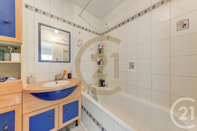 Appartement F3 à vendre - 3 pièces - 61.2 m2 - VILLEURBANNE - 69 - RHONE-ALPES - Century 21 Dauphiné-Lacassagne